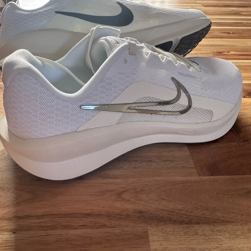 Nike Women downshifter 13 Athletic Shoes size 7.5 NIB - Picture 2 of 10